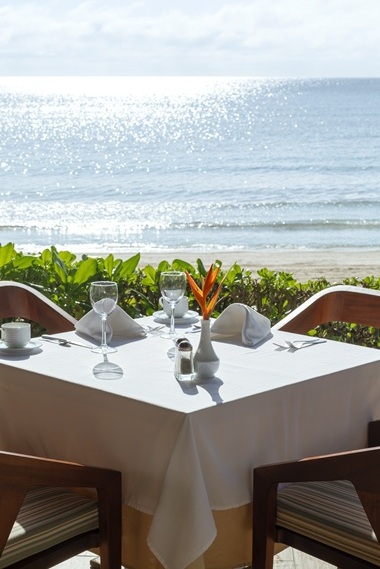Pelicanos beachfront snack bar for casual lunch and drinks by the sea